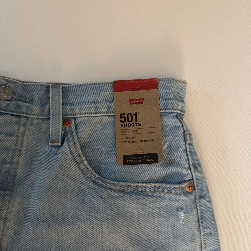 Levis Jean Shorts 501 Womens 31 - Picture 2 of 3